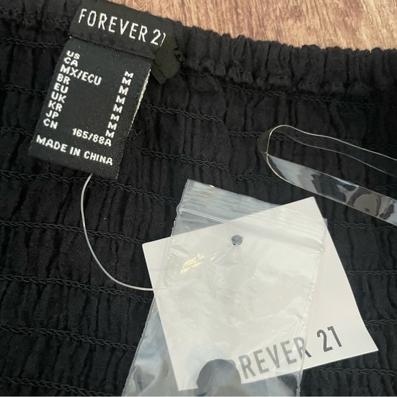 NWT Forever 21 Black Crop Top Size Medium - Picture 3 of 4